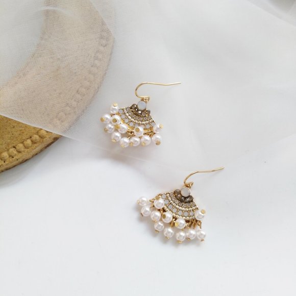 💕last one Charms Faux Pearl Fan  Earrings - Picture 2 of 7
